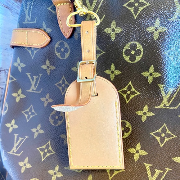 Louis Vuitton Leather tag with painted Vivienne - Picture 3 of 7